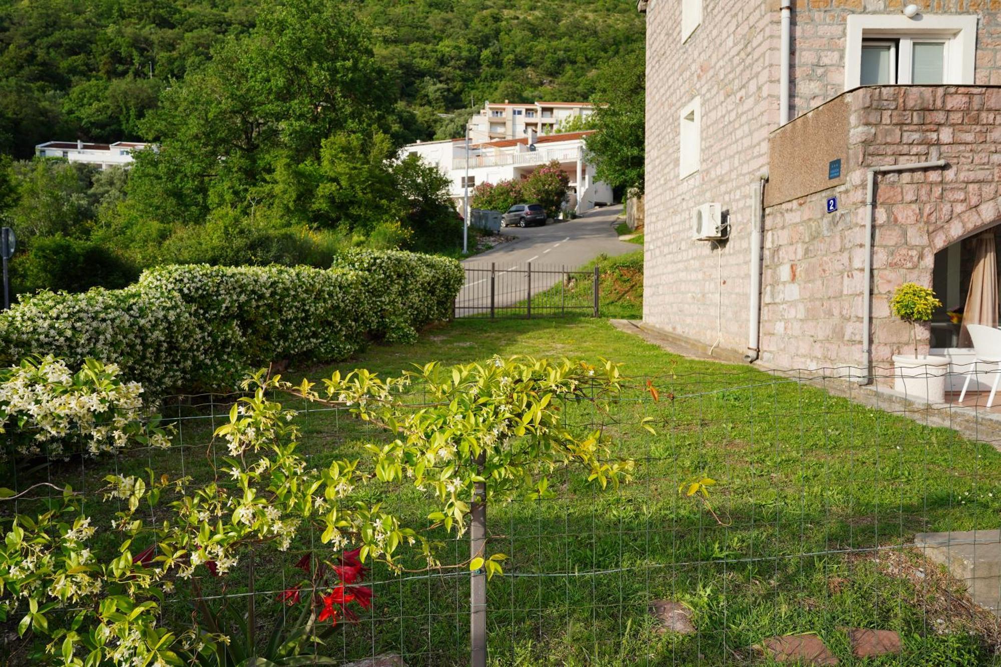 Apartments Pavlovic Petrovac Luaran gambar